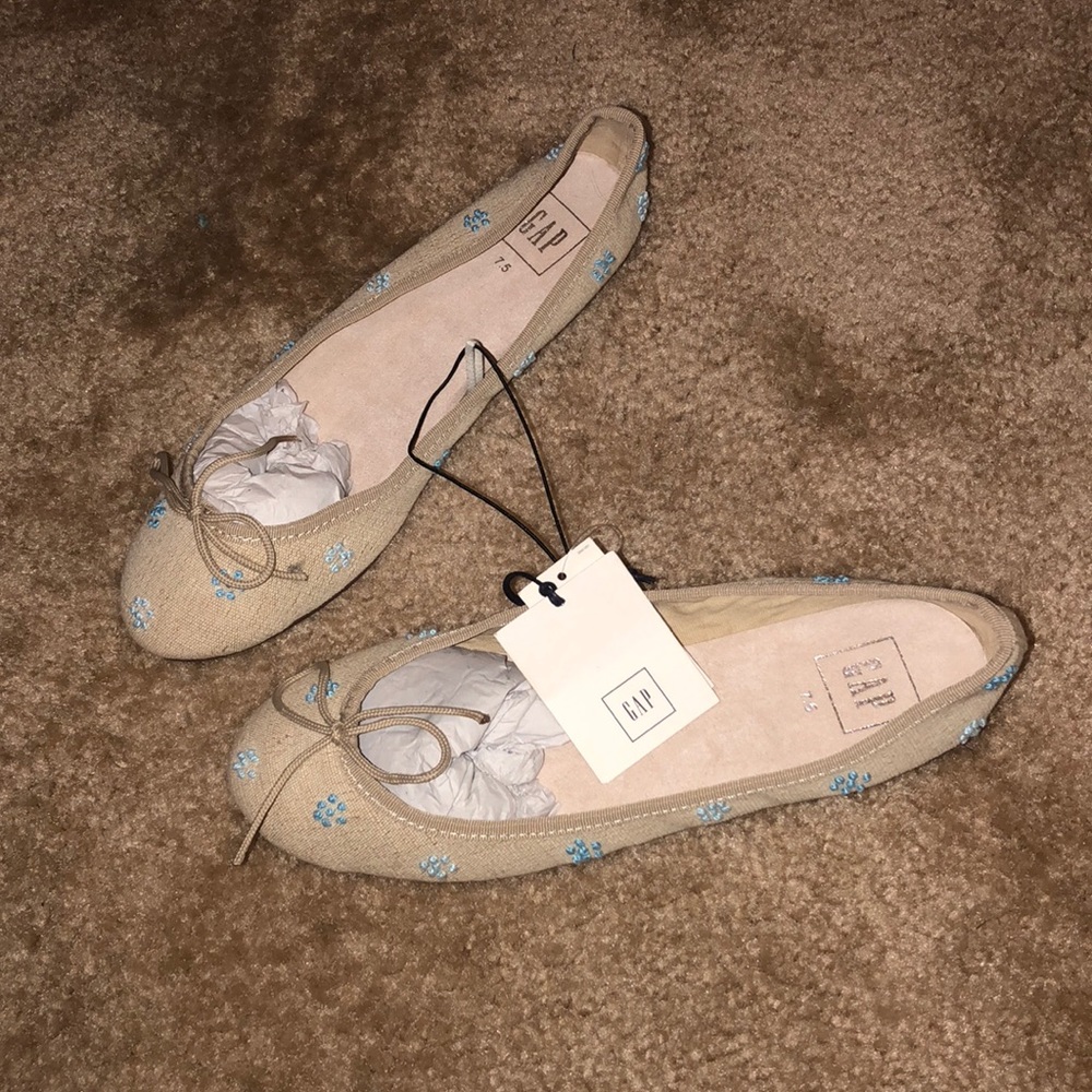 Brand new Gap flats.